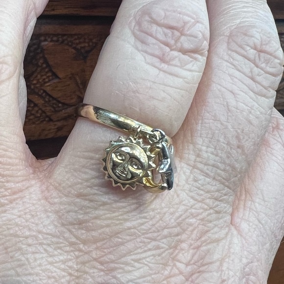 14k yellow and white gold sun moon star dangle ring size 7 ladies 1.2 grams - Picture 3 of 8